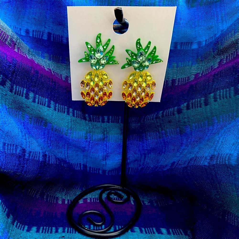 Pineapple rhinestone stud earrings!